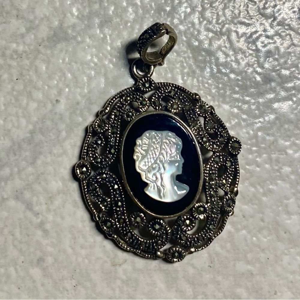 VINTAGE 925 silver Marcasite Cameo Pendant/Charm - Picture 1 of 3